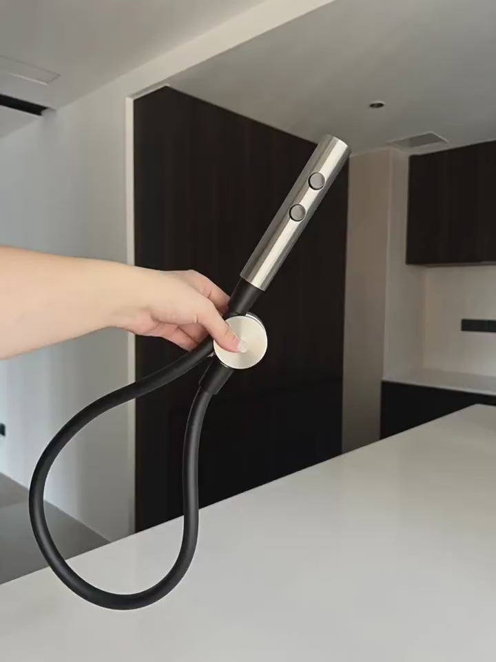 Supplier unboxing and operation demonstration; supplied hose length follows the product specifications